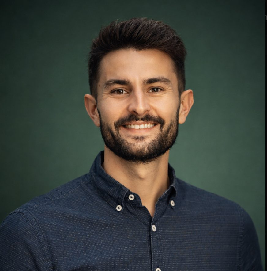 Antoine, fondateur de Papa Fiable, souriant